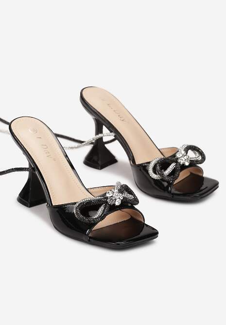 Czarne Sandały na Klepsydrowym Obcasie i Kokardką Vezi