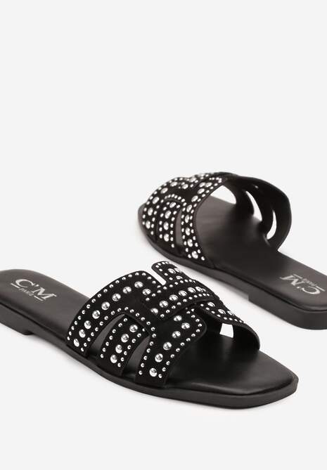 Czarne Klapki na Płaskiej Podeszwie z Cholewką Zdobioną Nitami Redolinae