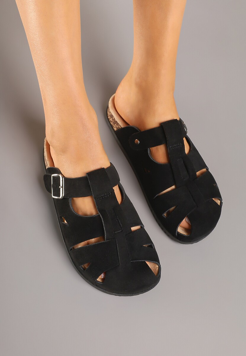 Czarne Klapki w Stylu Chodaków Zdobione Wycięciami Wisae