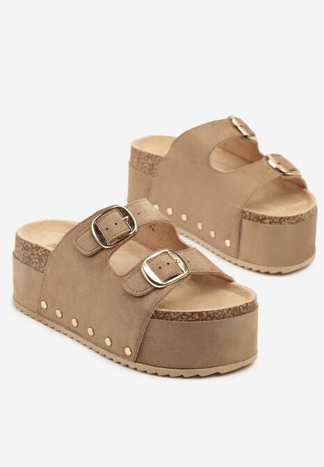 Ciemnobeżowe Klapki na Platformie Ozdobione Nitami Linarienna