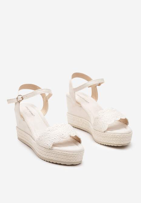 Jasnobeżowe Sandały z Ekozamszu na Koturnie Zapinane na Sprzączkę z Ozdobną Plecionką Vlalena