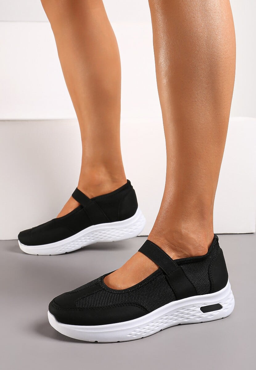 Czarne Tenisówki na Płaskiej Podeszwie z Perforacją i Elastyczną Wstawką Xolema