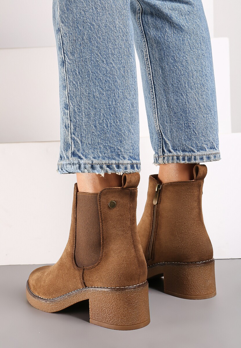 Ciemnobeżowe Botki Typu Sztyblety z Ekozamszu na Obcasie Ellavia