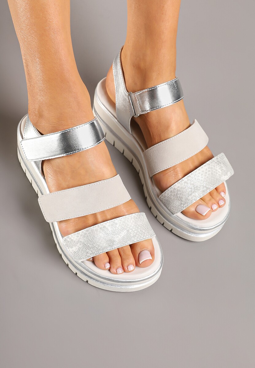 Szare Sandały na Niskiej Tłoczonej Platformie z Metalicznym Wykończeniem Weonea