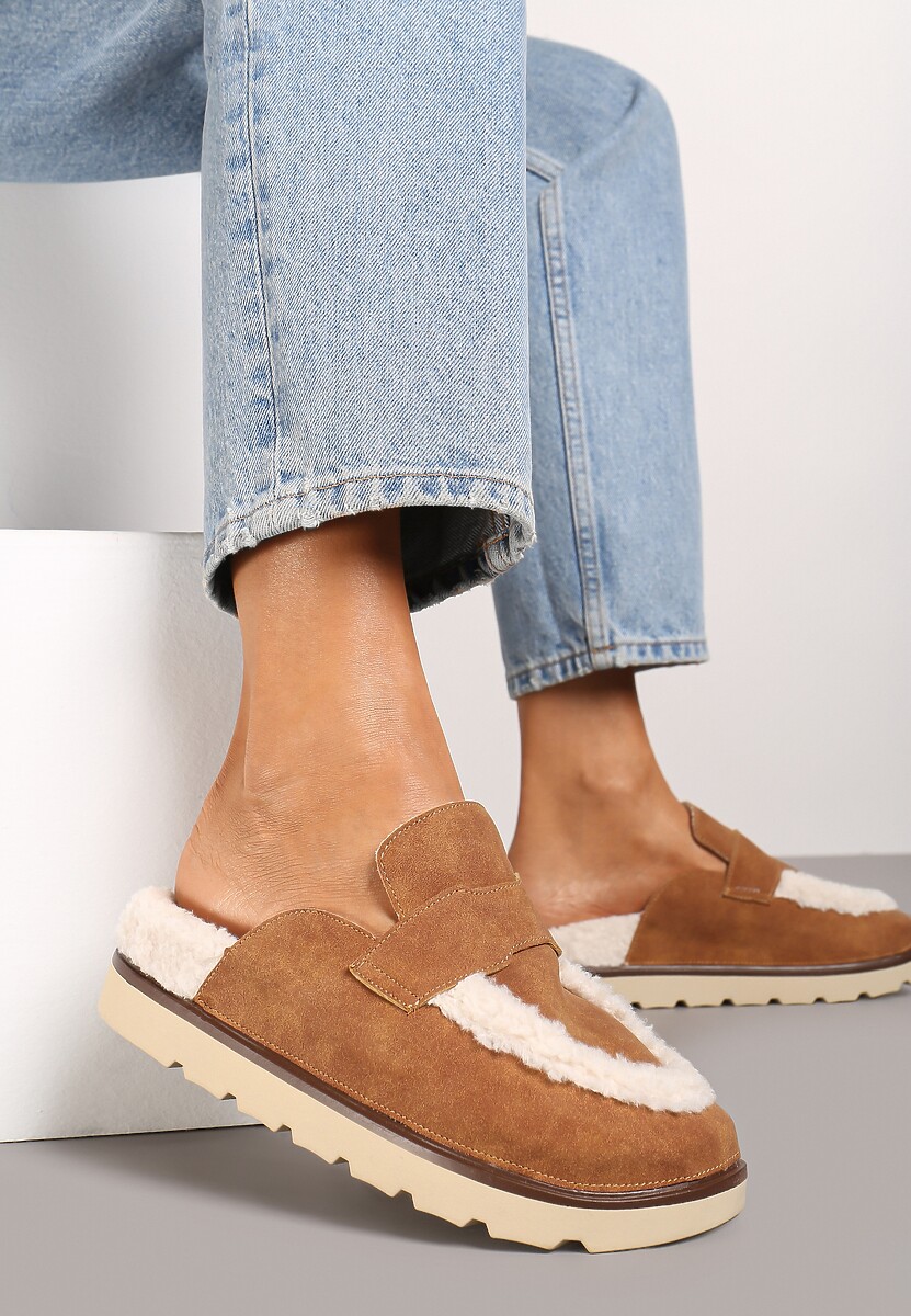 Beżowe Klapki na Platformie Ozdobione Paskiem i Futerkiem w Stylu Baranka Islinna