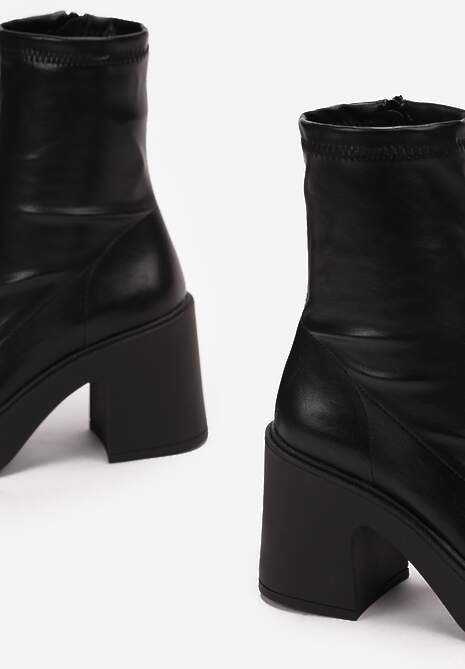 Czarne Botki z Dopasowaną Cholewką na Słupku i Platformie Russona