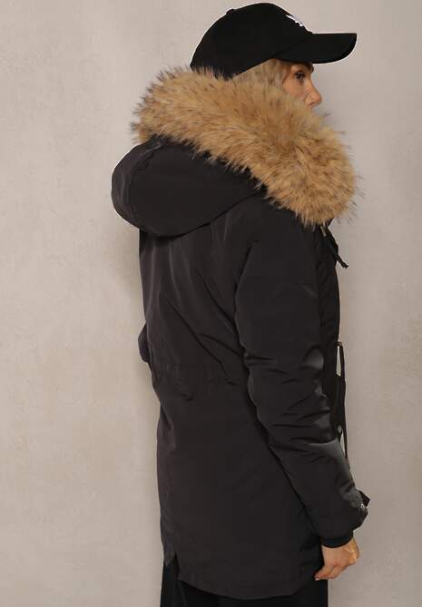 Czarna Kurtka Parka Mocno Ocieplana z Futerkiem przy Kapturze z Możliwością Odpięcia Sialthira