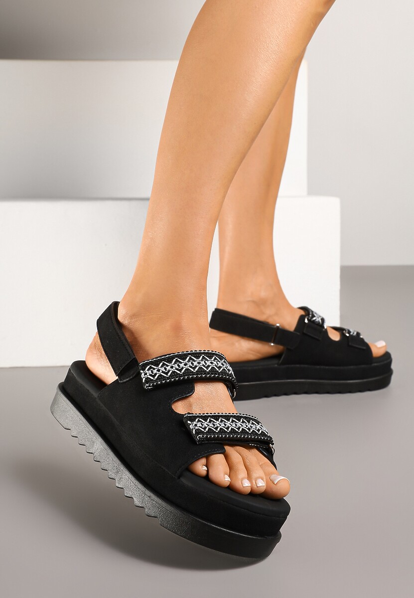 Ciemnobeżowe Sandały na Niskiej Platformie z Zapięciem na Rzep Zdobione Haftem Soreze