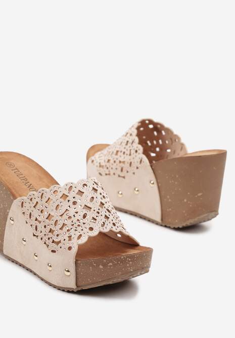 Beżowe Klapki z Imitacji Zamszu na Koturnie z Korka z Ażurowym Paskiem Dimllia