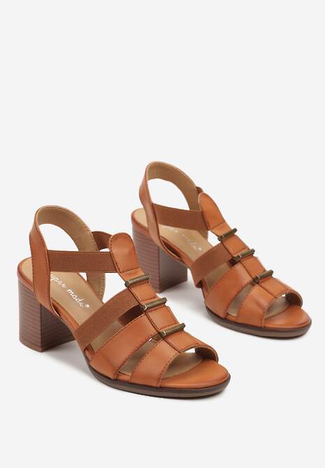 Brązowe Sandały na Słupku Ozdobione Metalicznymi Wstawkami Dolivella