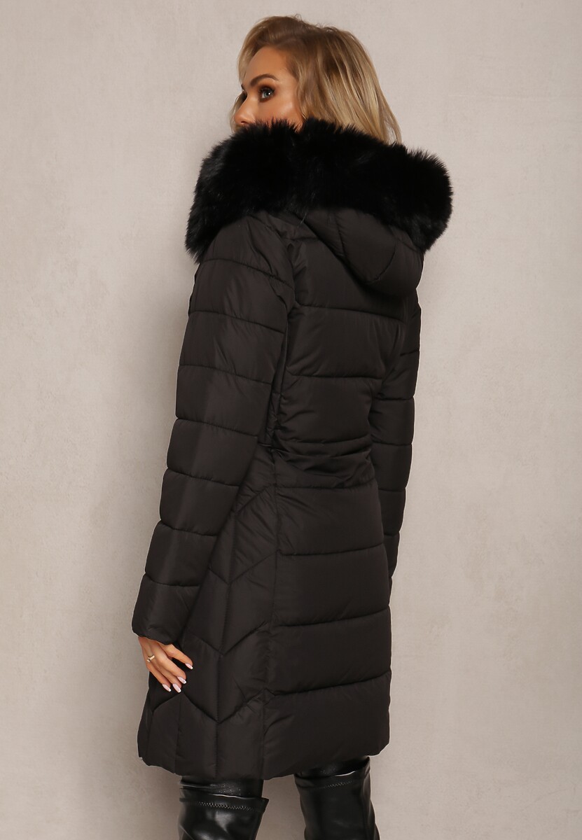 Czarna Kurtka z Klasycznym Pikowaniem i Kapturem z Futerkiem Aronnis