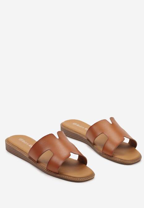 Brązowe Płaskie Klapki z Wycięciami na Pasku Wiasta