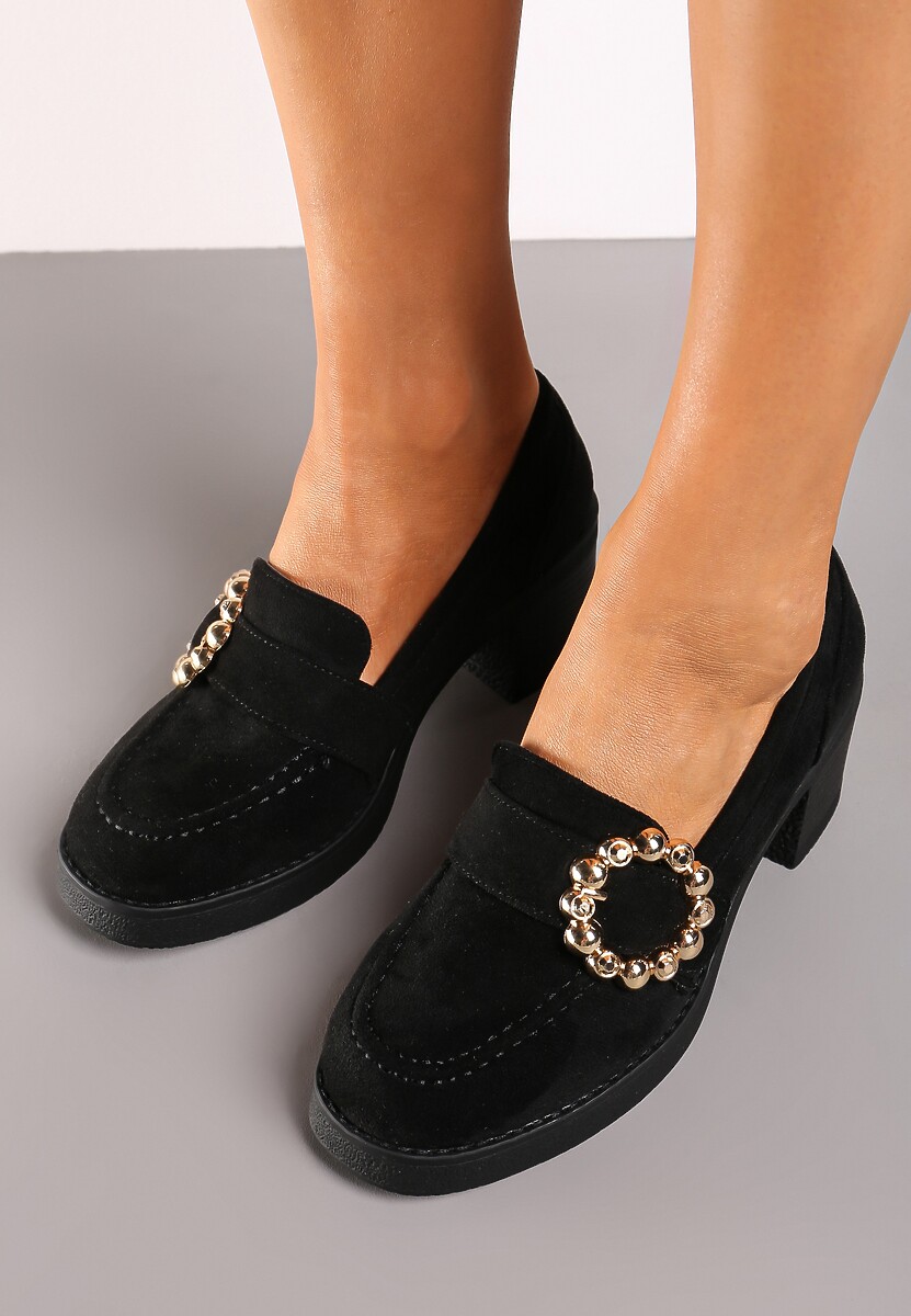 Czarne Półbuty Mokasyny na Słupku Ozdobione Metaliczną Klamrą Iveria