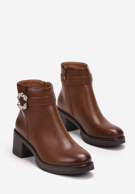 Brązowe Botki na Niewysokim Obcasie z Ozdobną Klamerką i Paskiem Pero
