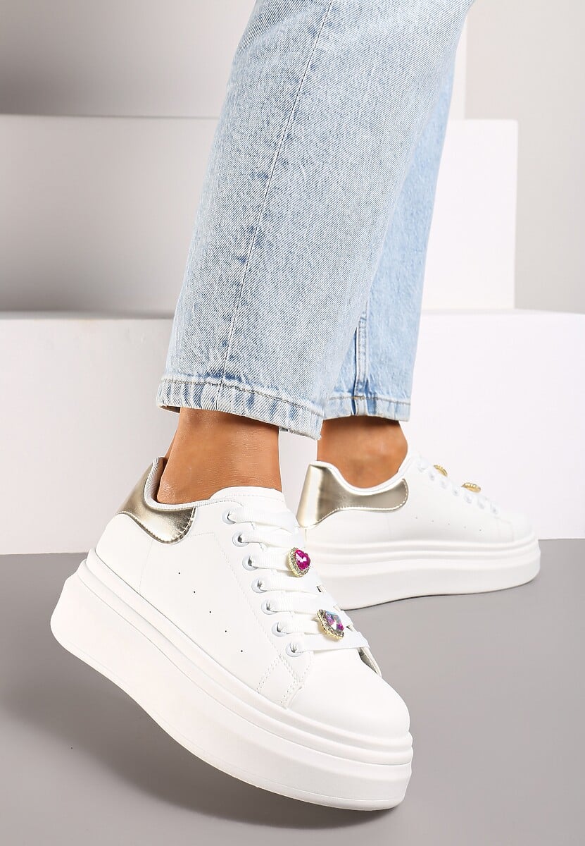 Biało-Złote Sneakersy na Platformie z Aplikacjami na Sznurówkach Neveahra