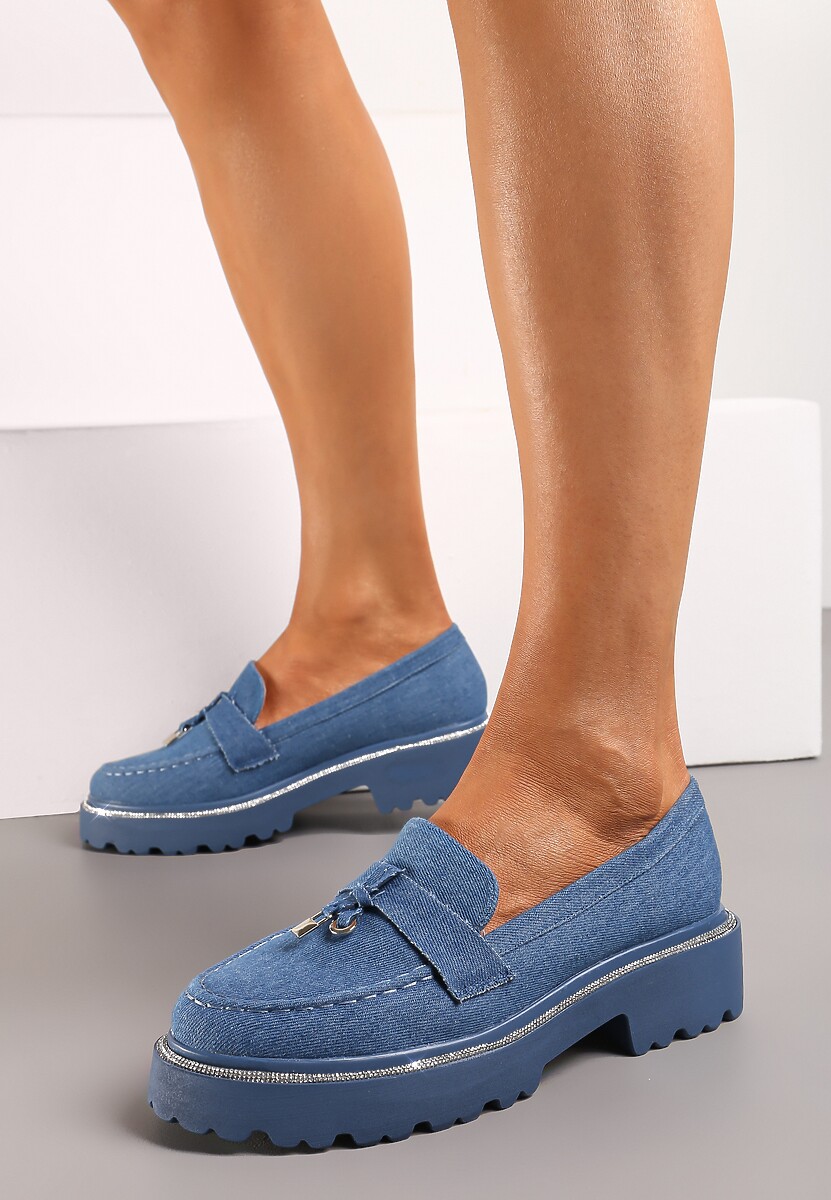 Niebieskie Mokasyny na Grubej Podeszwie z Paskiem z Cyrkonii i Metaliczną Zawieszką Vortisa