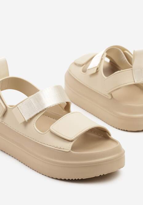 Beżowe Sandały na Platformie Ozdobione Dwoma Paskami Sovoiti