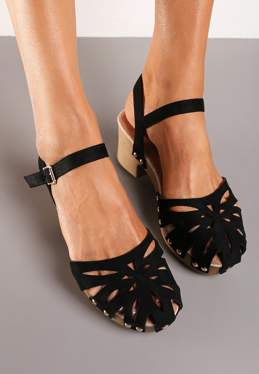 Czarne Sandały z Imitacji Zamszu na Słupku o Ażurowym Przodzie z Ozdobnymi Nitami Qanesi