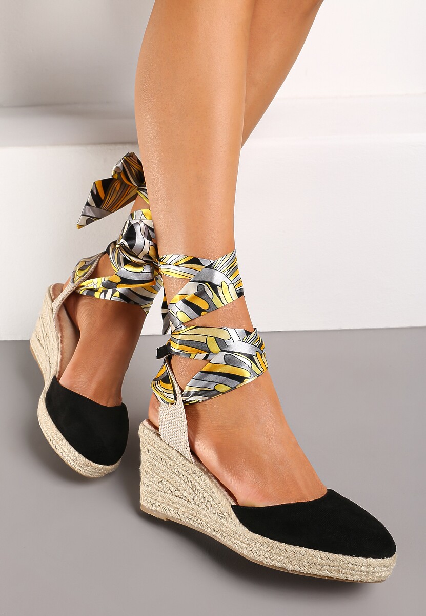 Czarne Wiązane Sandały Boho na Koturnie z Plecionką i Wstążką Wokół Kostki Oappho