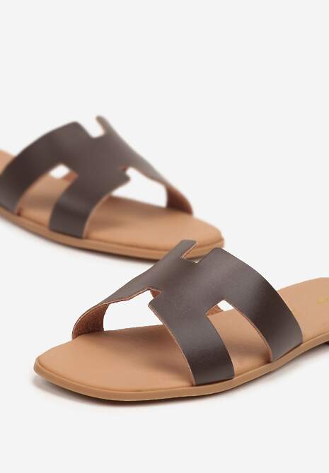 Ciemnobrązowe Klapki Vices ze Skóry Naturalnej Ozdobione Wycięciami Arqelia