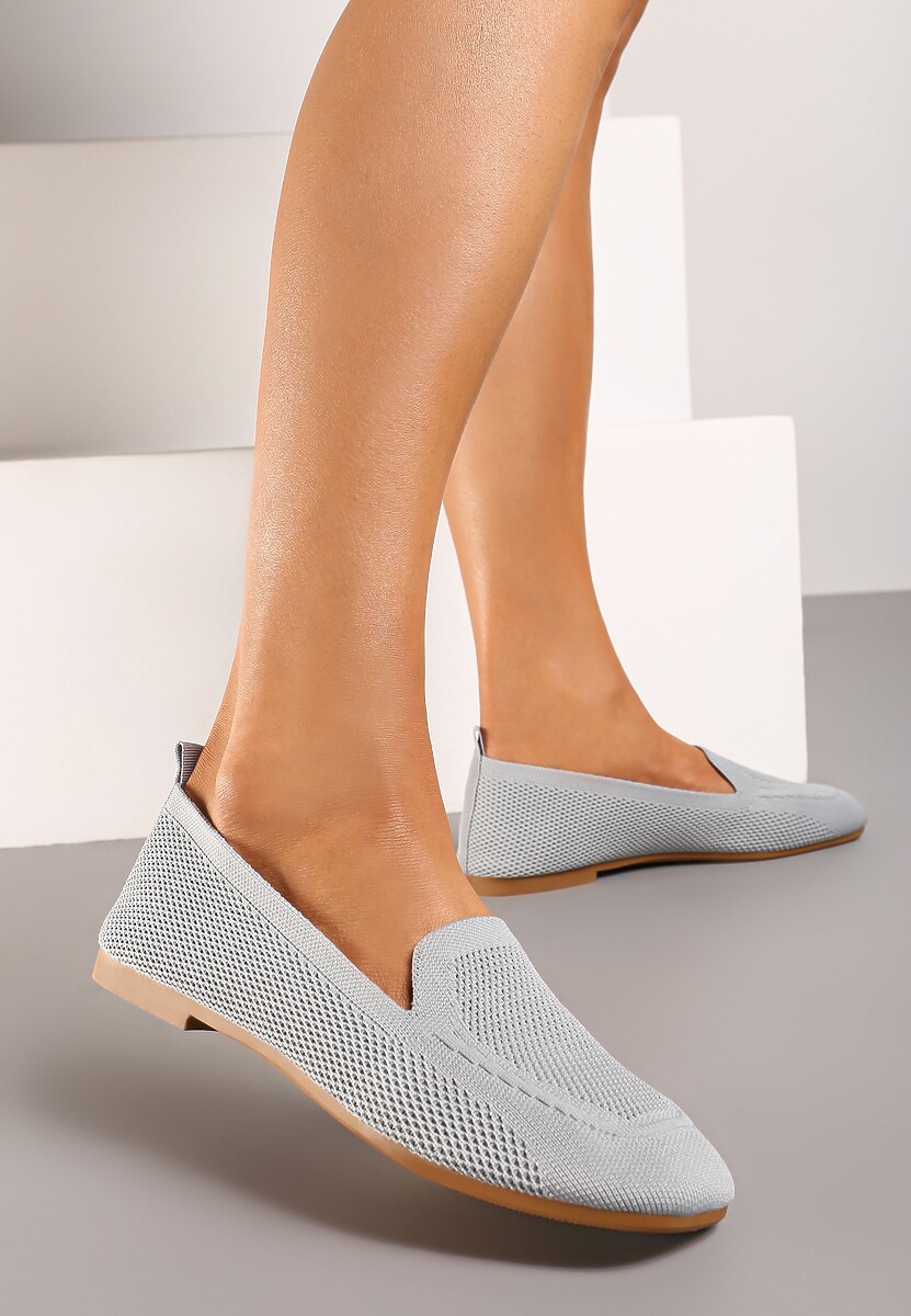 Szare Casualowe Mokasyny na Płaskiej Podeszwie Ozdobione Perforacją Klanesha