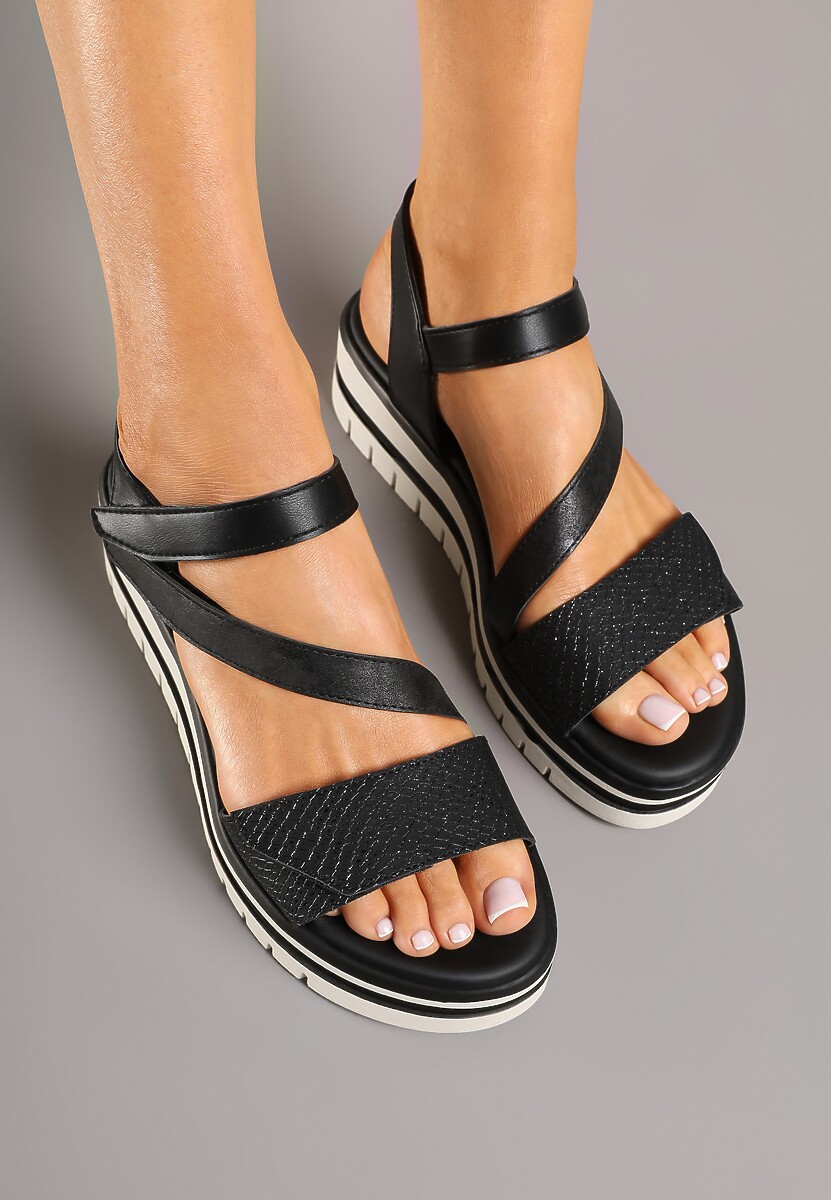 Czarne Sandały na Platformie z Ozdobnymi Paskami na Rzep Solitte