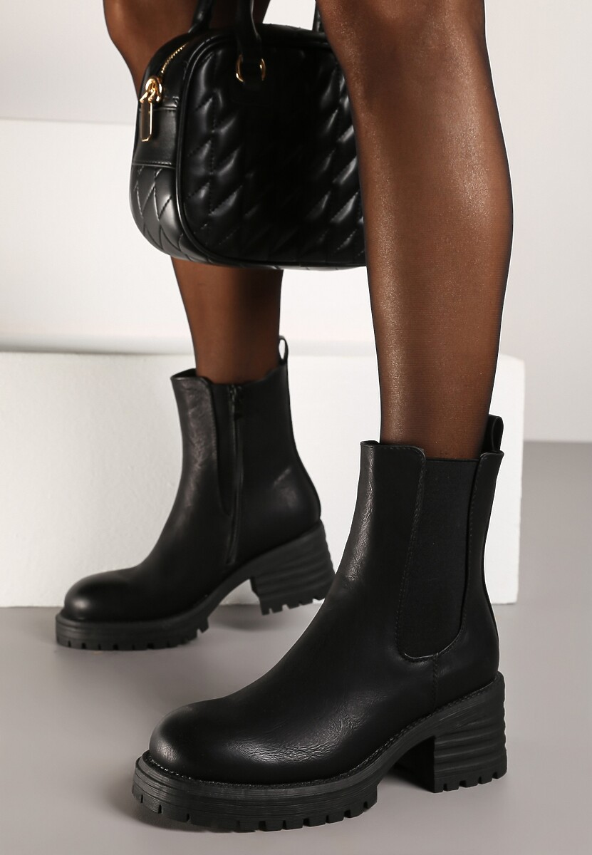 Czarne Ocieplone Botki na Słupku w Stylu Sztybletów Ozdobione z Boku Gumką Crethea