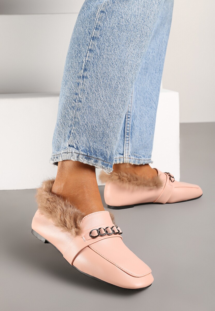 Różowe Mokasyny na Płaskiej Podeszwie z Futerkiem i Metaliczną Ozdobą Emalorae