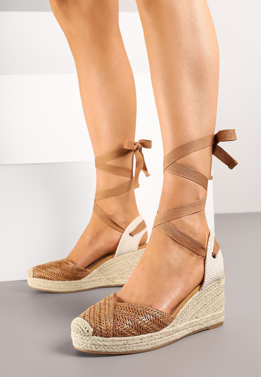 Brązowe Sandały na Koturnie Ozdobione Wiązaniem i Plecionką Talurelia