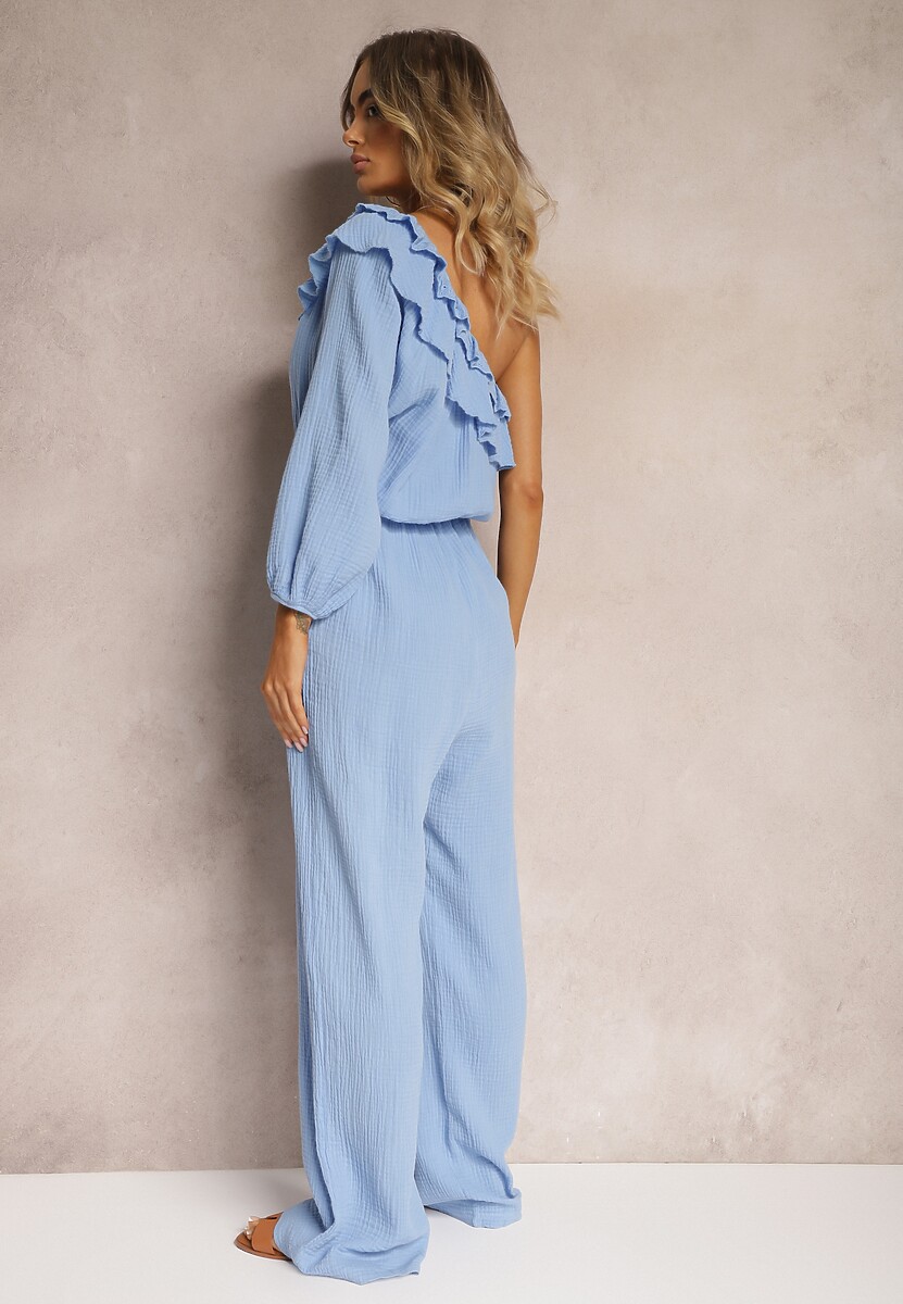 Jasnoniebieski Bawełniany Kombinezon o Asymetrycznym Kroju z Gumką w Talii i Falbaną Begelia