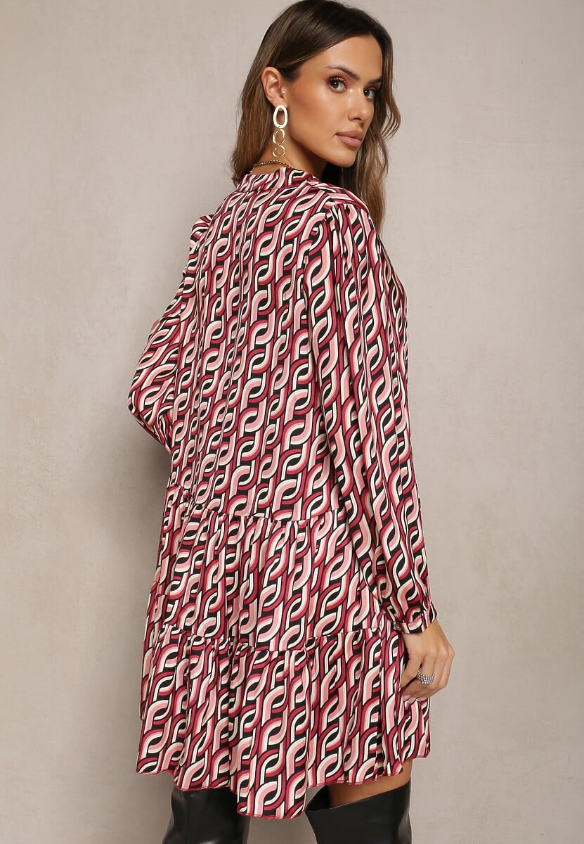 Czerwona Rozkloszowana Sukienka z Falbanką i Dekoltem w Serek Sekele