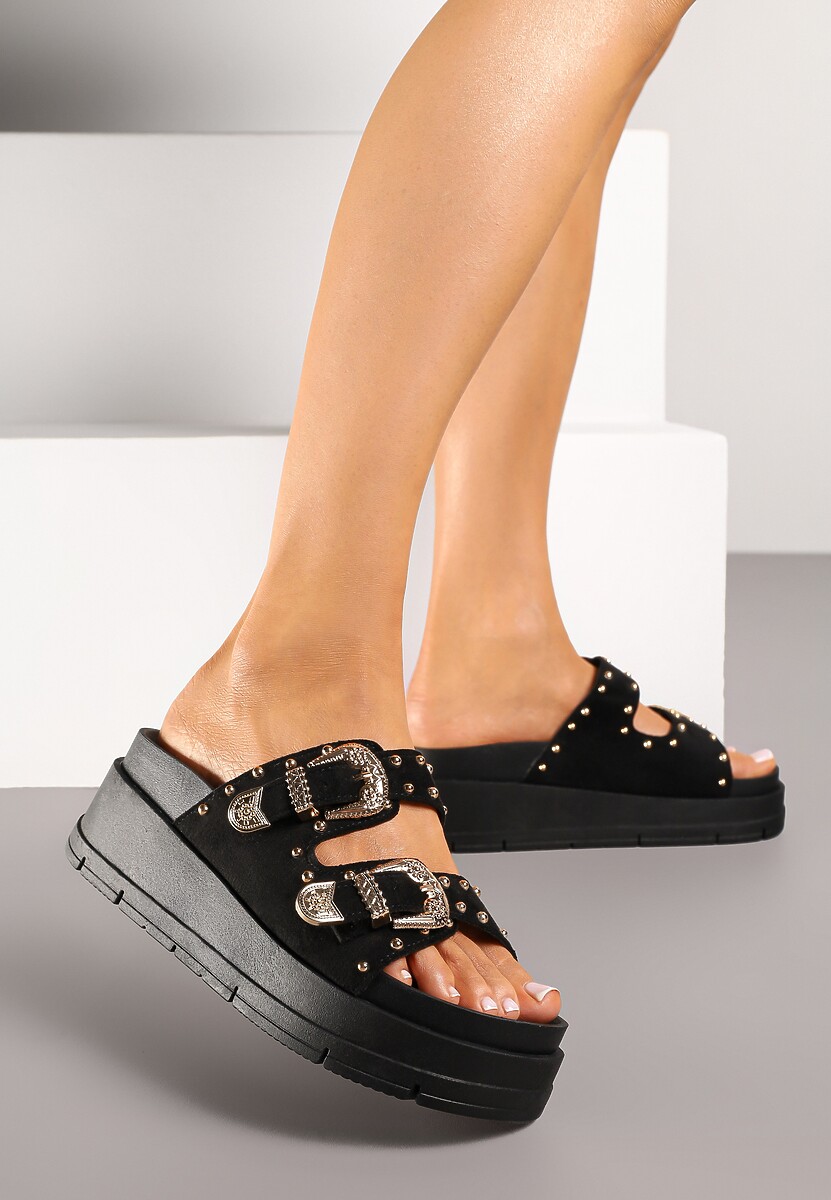 Czarne Klapki na Platformie z Ozdobnymi Sprzączkami i Nitami Kosanea
