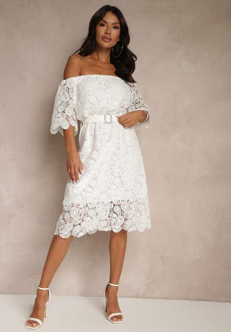 Biała Sukienka z Bawełną z Paskiem z Klamrą Perełkami i Cyrkoniami Neralisse