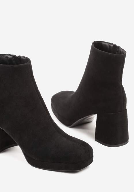 Czarne Botki Vices do Kostki z Imitacji Zamszu na Słupkowym Obcasie Vedvira