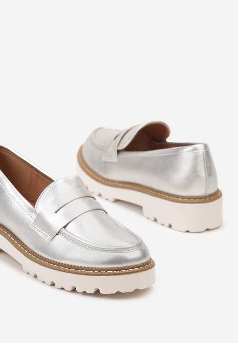Srebrne Casualowe Mokasyny na Płaskiej Podeszwie z Ozdobnym Paskiem Apahida