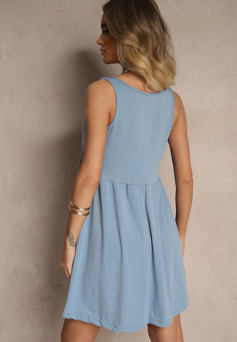 Jasnoniebieska Rozkloszowana Sukienka na Szerokich Ramiączkach Zdobiona Guzikami Jenandria