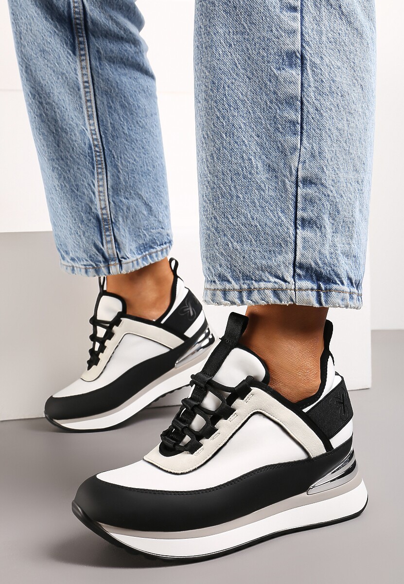 Czarno-Białe Sneakersy z Metaliczną Wstawką i Ozdobnym Napisem na Ukrytym Koturnie Alivewna