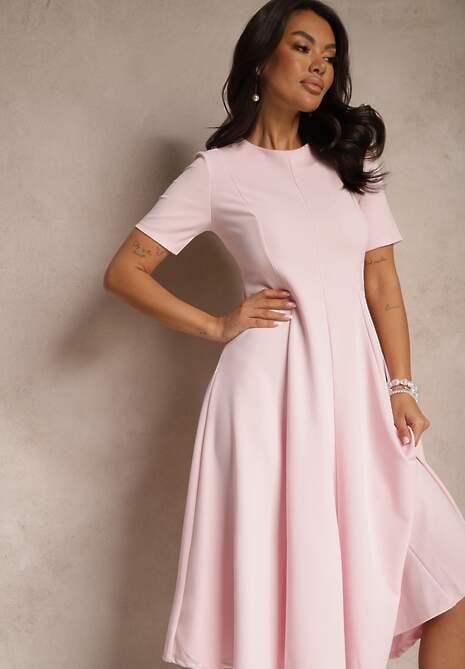 Różowa Sukienka Rozkloszowana o Taliowanym Fasonie Telaswena