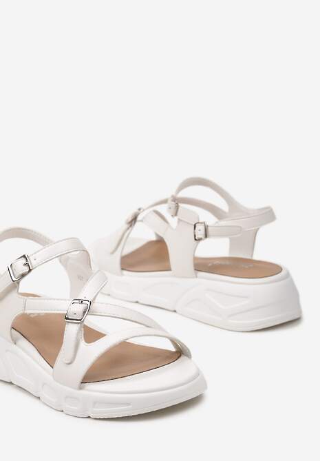 Białe Sandały z Imitacji Skóry ze Sprzączką i Grubą Podeszwą Buildetta