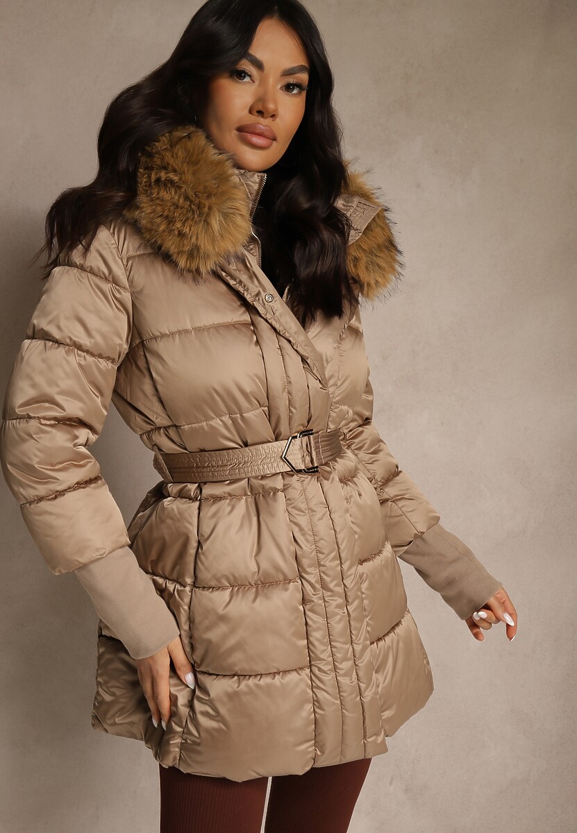 Beżowa Pikowana Kurtka z Paskiem i Kapturem z Futerkiem Lilittia