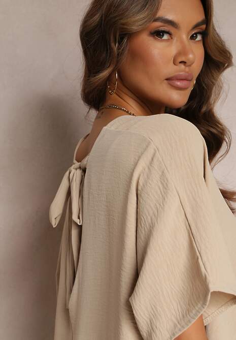 Beżowa Sukienka o Kroju Nietoperza z Ozdobnym Wiązaniem na Plecach Cylean