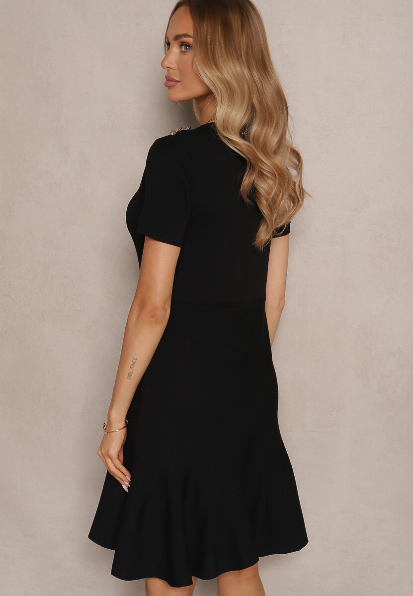 Czarna Sukienka z Wiskozy z Ozdobiona Guzikami Eriviel