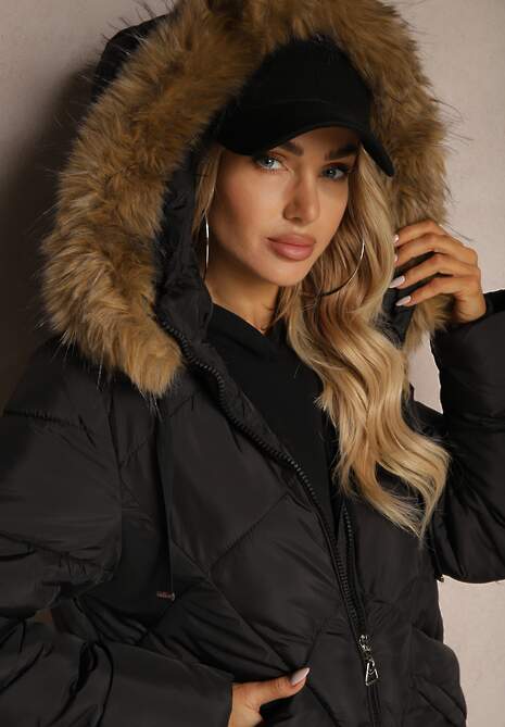 Czarna Kurtka z Pikowanym Przeszyciem Odpinanym Futrem przy Kapturze i Napami u Dołu Zemirya