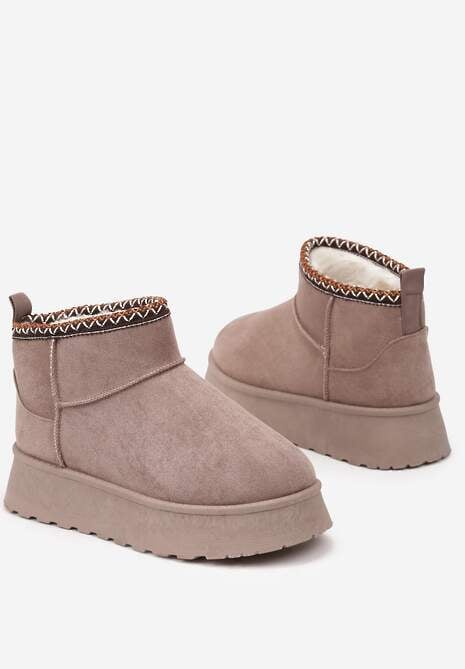 Ciemnobeżowe Śniegowce na Platformie Ozdobione Haftem Deccaria