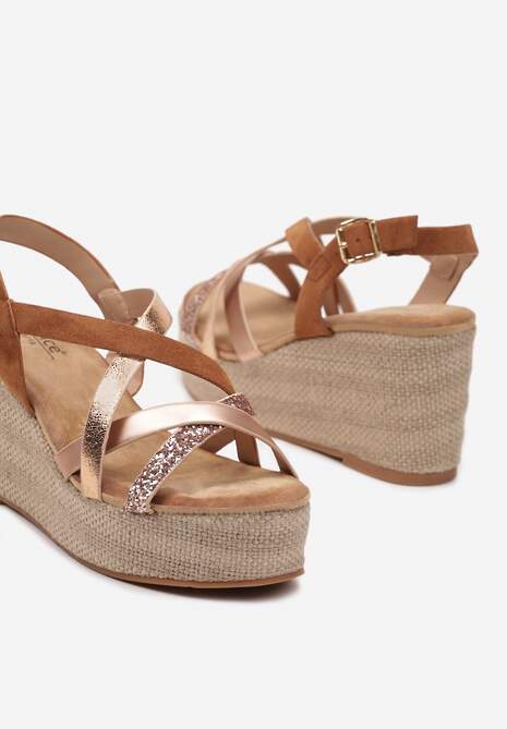 Brązowe Casualowe Sandały na Koturnie w Stylu Boho z Brokatowymi Plecionymi Paskami Urani