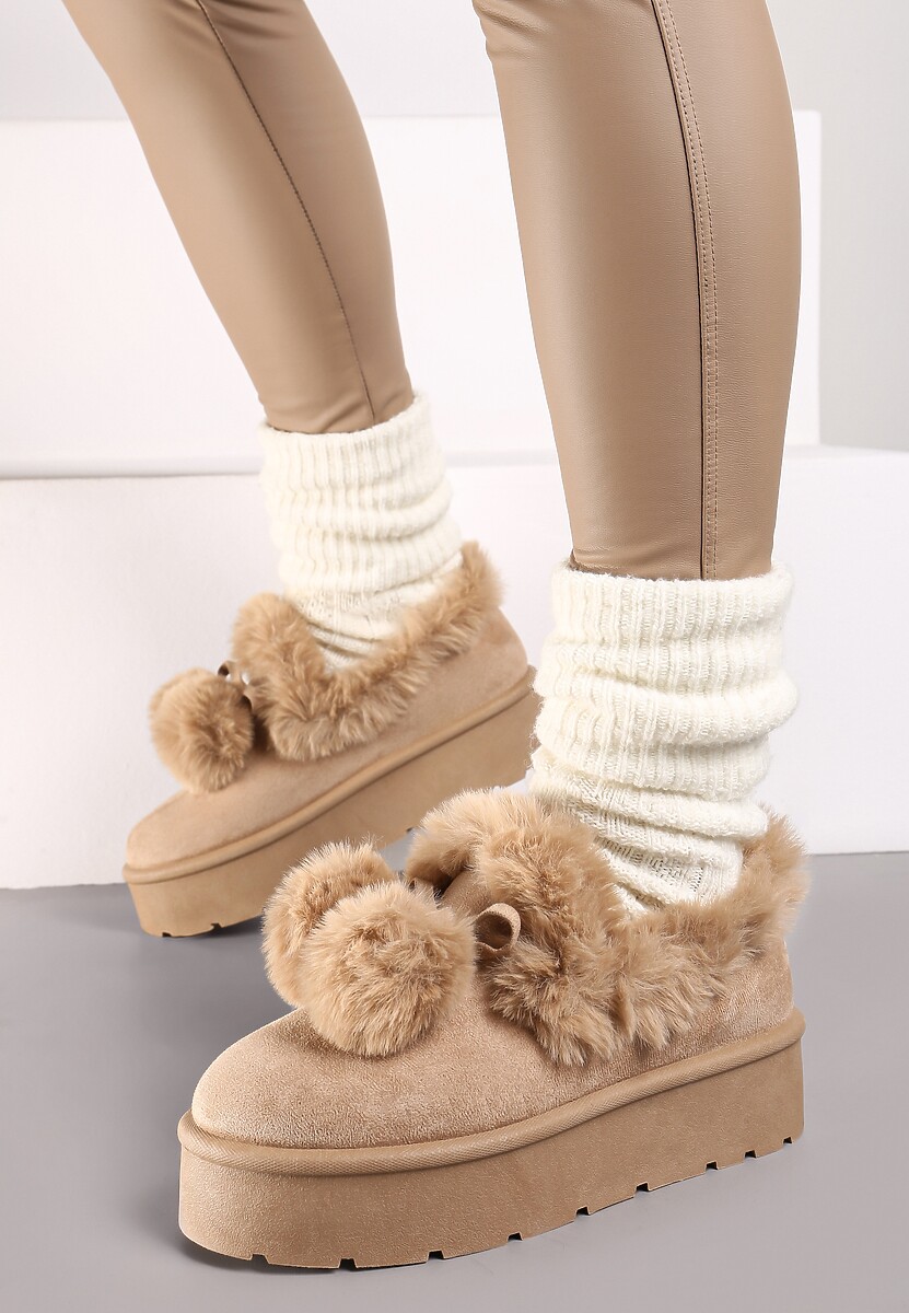 Ciemnobeżowe Śniegowce na Platformie z Pomponami i Ozdobnym Sztucznym Futerkiem Iriviane