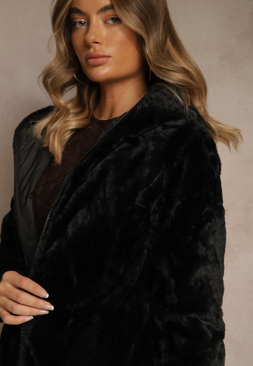 Czarna Dwustronna Kurtka z Kapturem Pikowanymi Przeszyciami i Futerkiem Rossalea