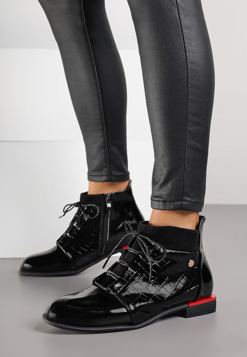 Czarne Botki Lakierowane Vices ze Sznurowaną Cholewką i Tłoczeniem Uzvila