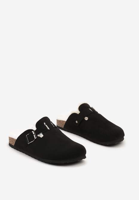 Czarne Kapcie z Imitacji Zamszu na Korkowej Podeszwie z Ozdobną Klamrą Riaseth