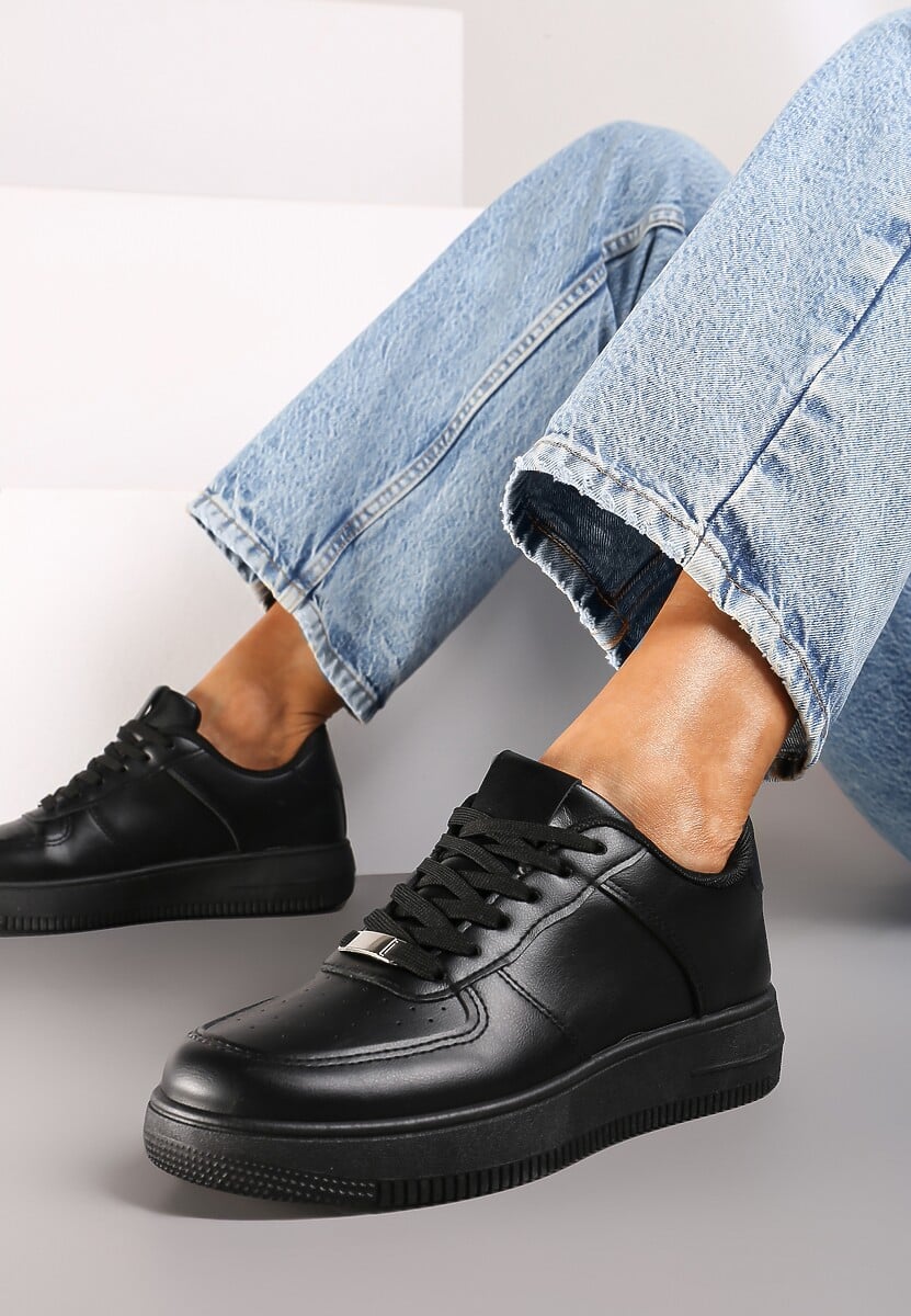 Czarne Sznurowane Sneakersy Ozdobione Perforacją Ellemisa